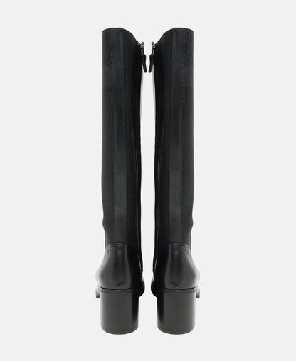 Wadenhohe Stiefel