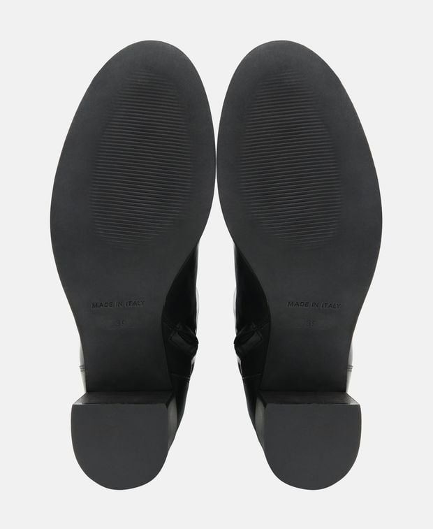 Wadenhohe Stiefel