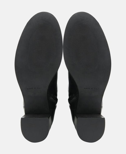 Wadenhohe Stiefel