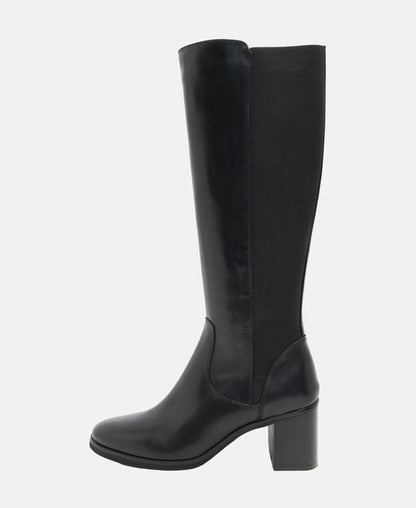 Wadenhohe Stiefel