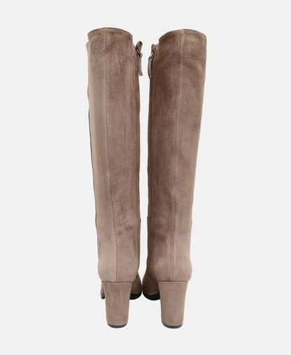 Wadenhohe Stiefel