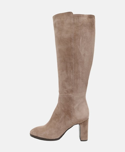 Wadenhohe Stiefel
