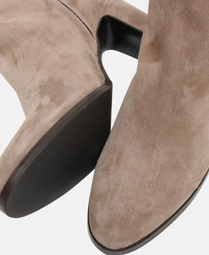 Wadenhohe Stiefel