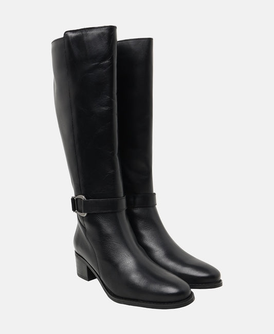 Wadenhohe Stiefel