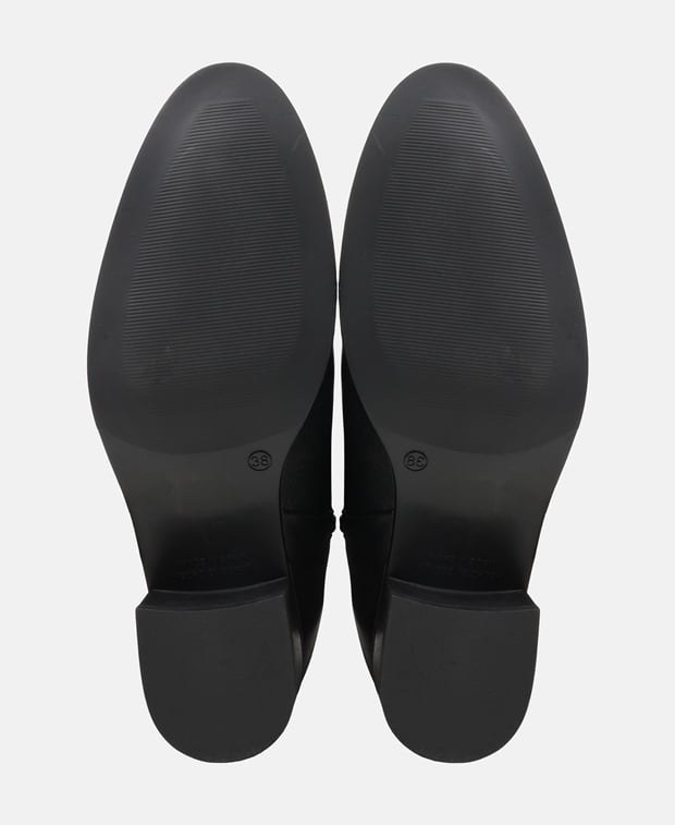 Wadenhohe Stiefel