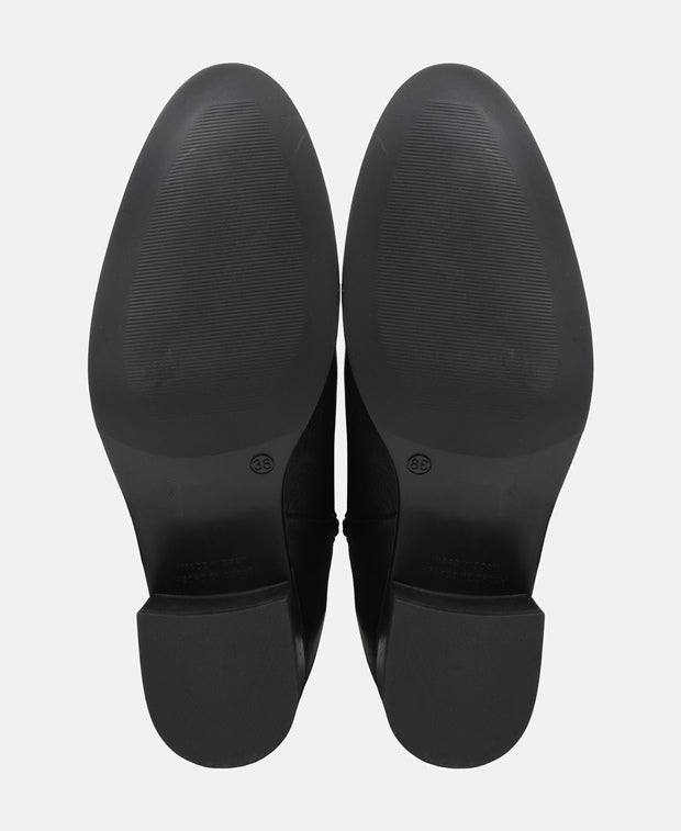 Wadenhohe Stiefel