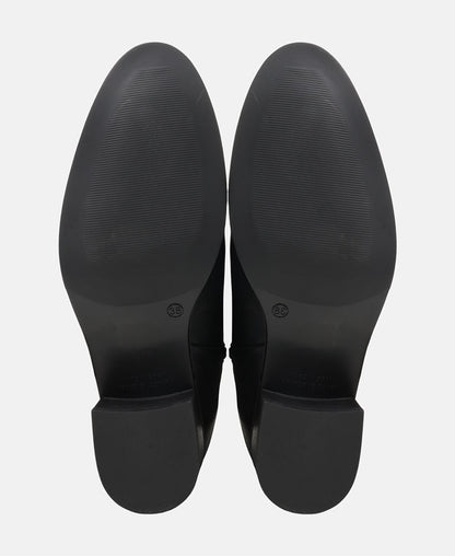 Wadenhohe Stiefel