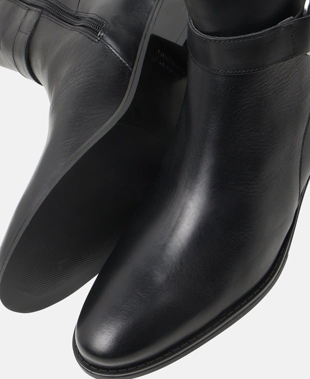 Wadenhohe Stiefel