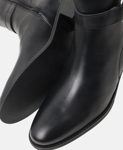 Wadenhohe Stiefel