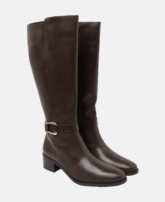 Wadenhohe Stiefel