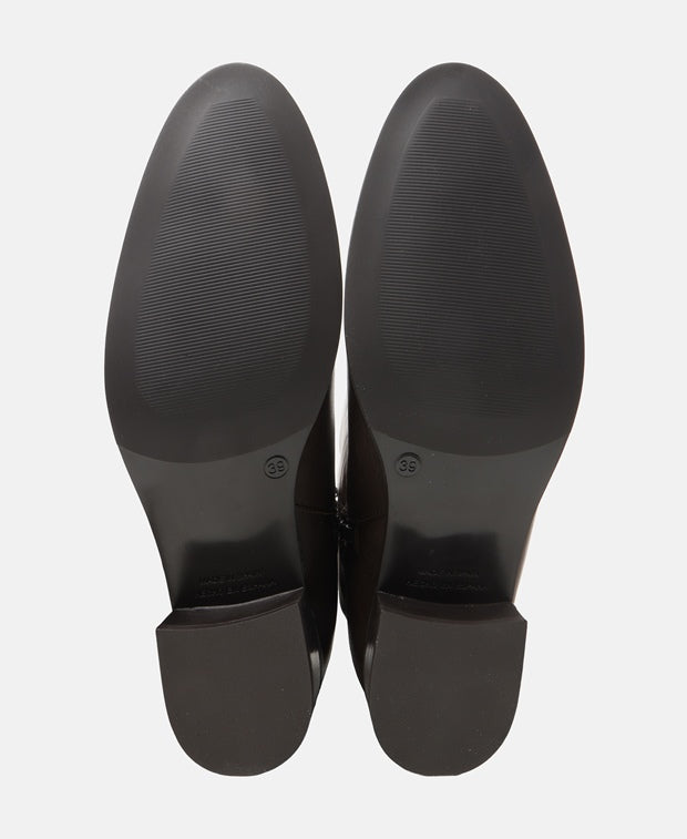 Wadenhohe Stiefel