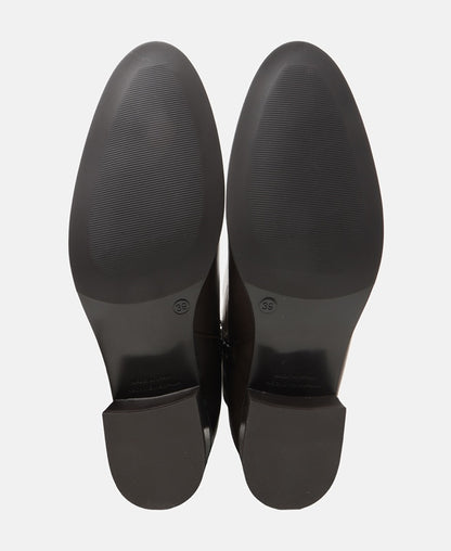 Wadenhohe Stiefel