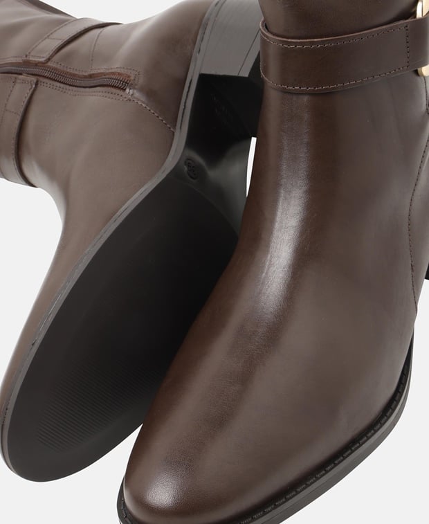 Wadenhohe Stiefel