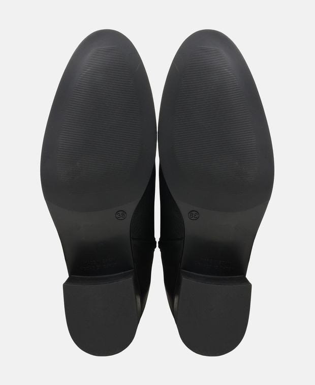 Wadenhohe Stiefel