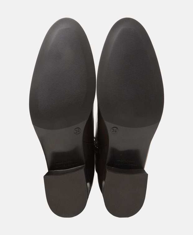 Wadenhohe Stiefel