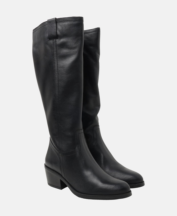 Wadenhohe Stiefel