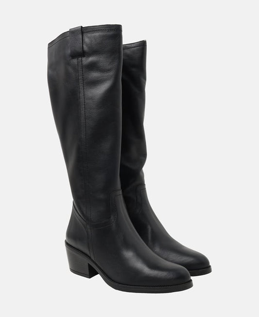 Wadenhohe Stiefel