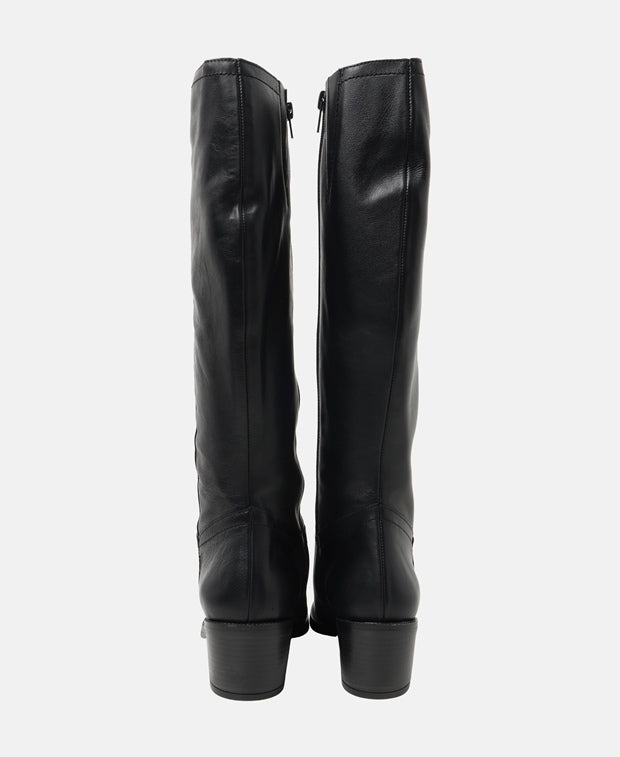 Wadenhohe Stiefel