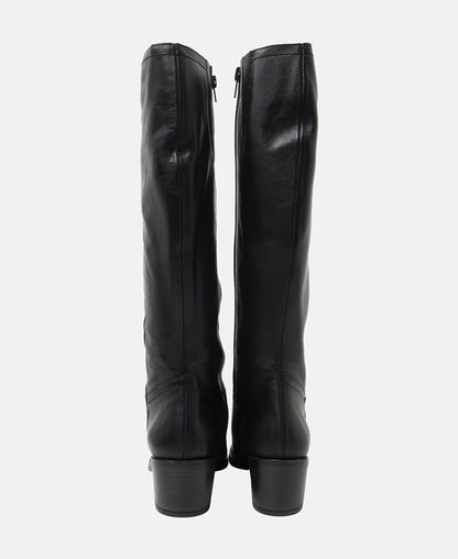 Wadenhohe Stiefel
