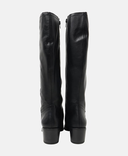 Wadenhohe Stiefel