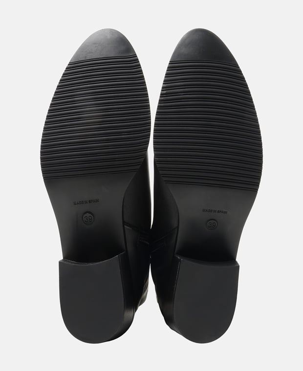 Wadenhohe Stiefel