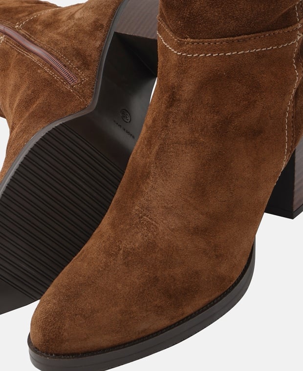 Wadenhohe Stiefel