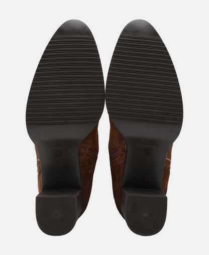 Wadenhohe Stiefel