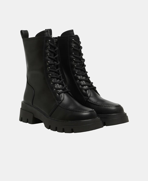 Schnürstiefeletten