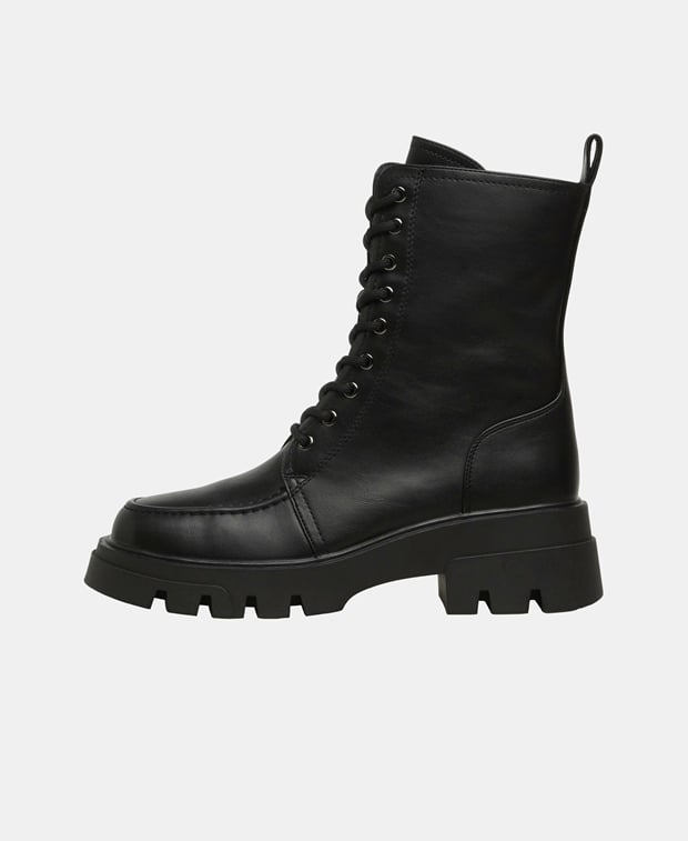 Schnürstiefeletten