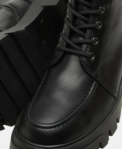 Schnürstiefeletten