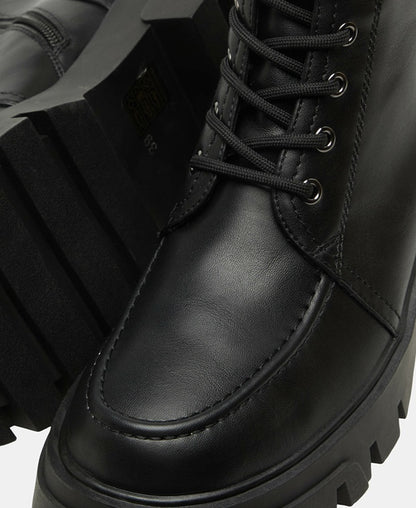 Schnürstiefeletten