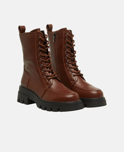 Schnürstiefeletten
