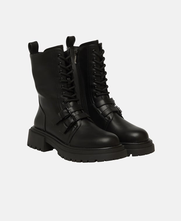 Schnürstiefeletten