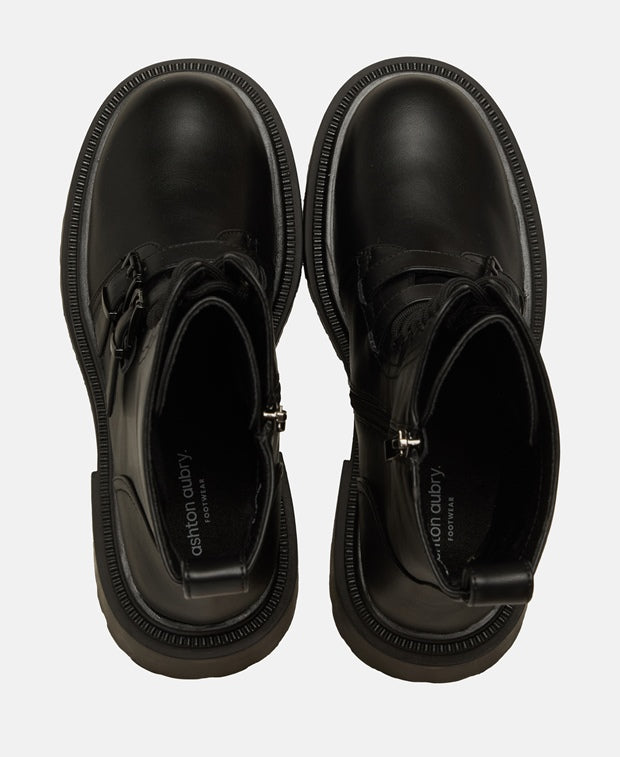 Schnürstiefeletten