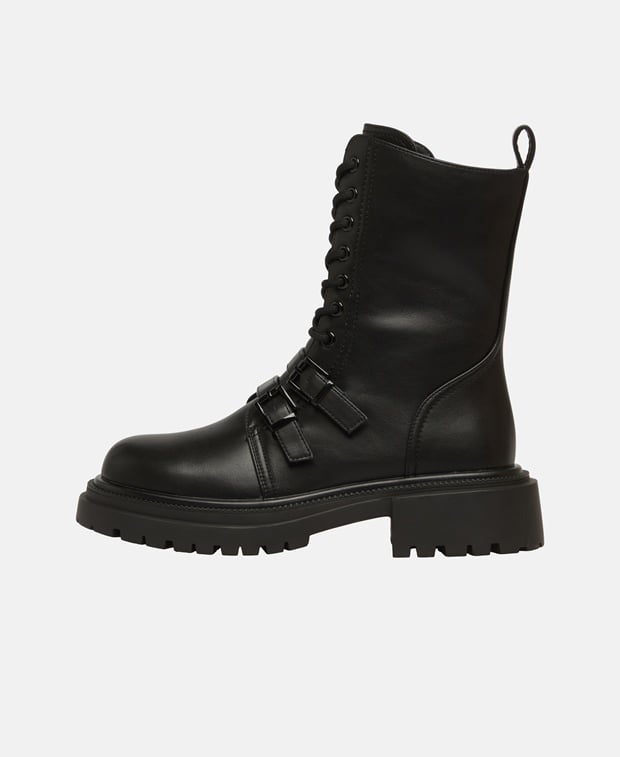 Schnürstiefeletten