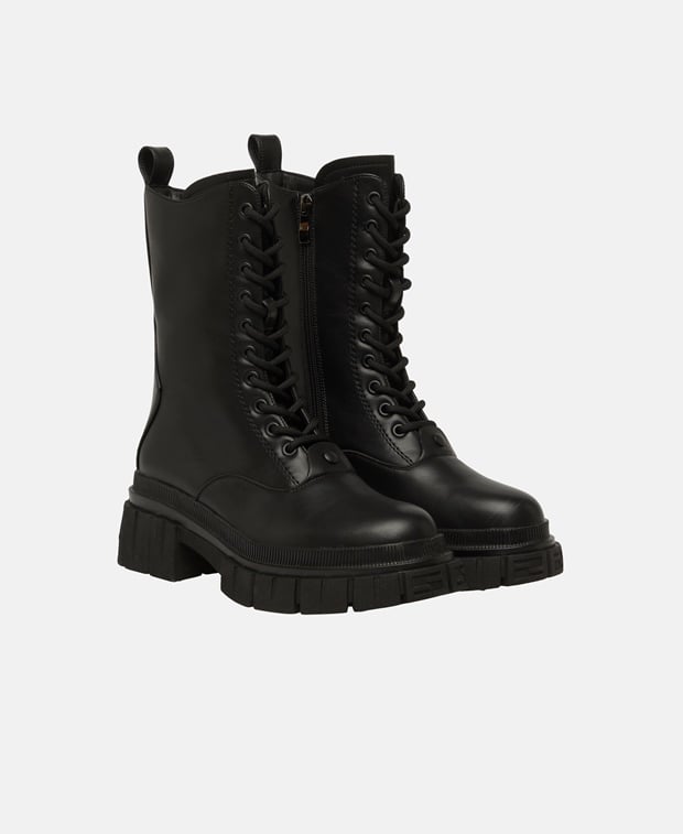 Schnürstiefeletten