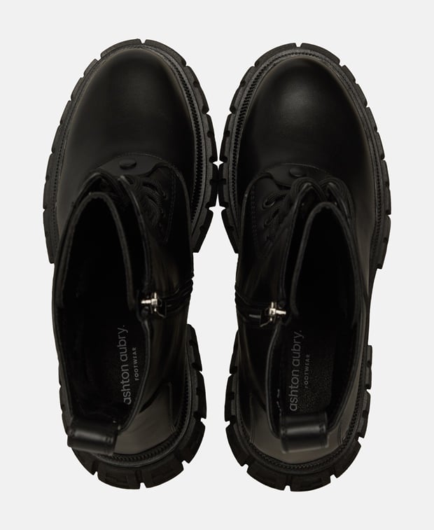 Schnürstiefeletten