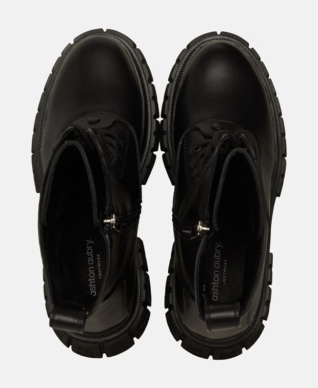 Schnürstiefeletten