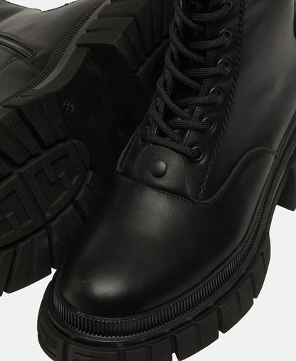 Schnürstiefeletten