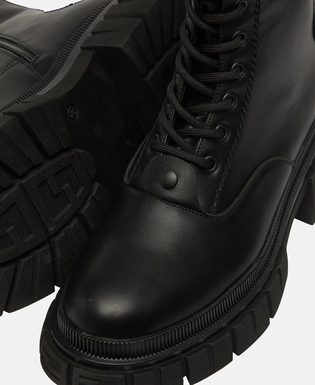 Schnürstiefeletten