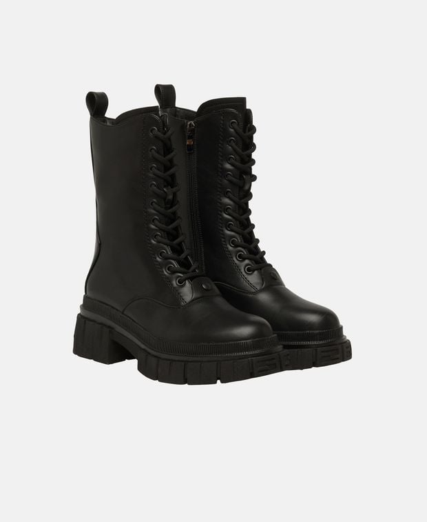 Schnürstiefeletten