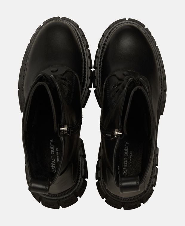 Schnürstiefeletten