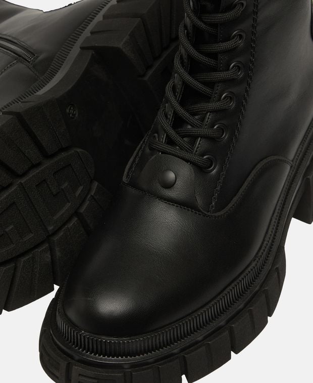 Schnürstiefeletten