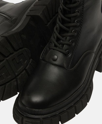 Schnürstiefeletten