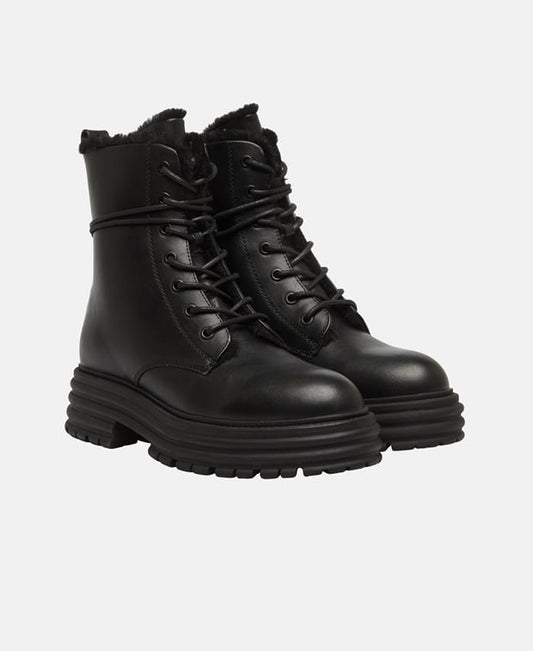 Schnürstiefeletten