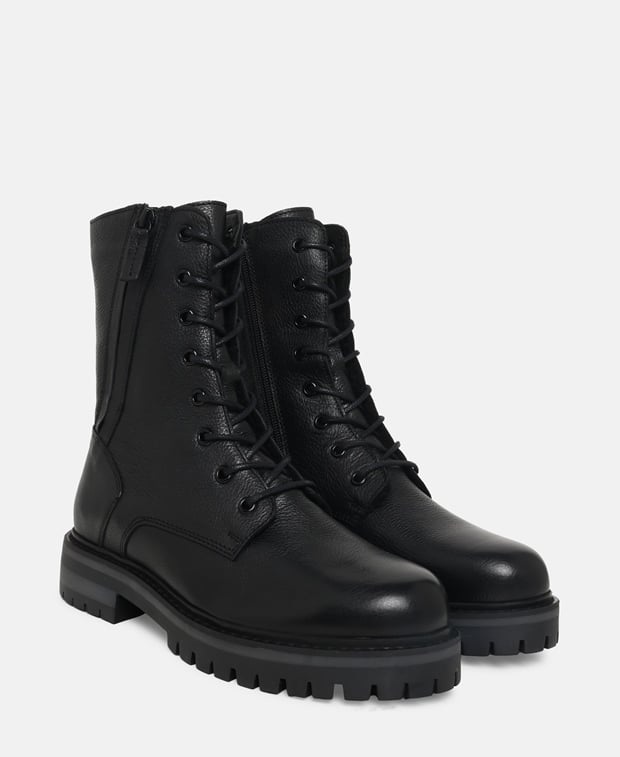 Schnürstiefeletten