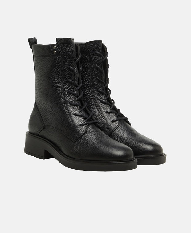 Schnürstiefeletten