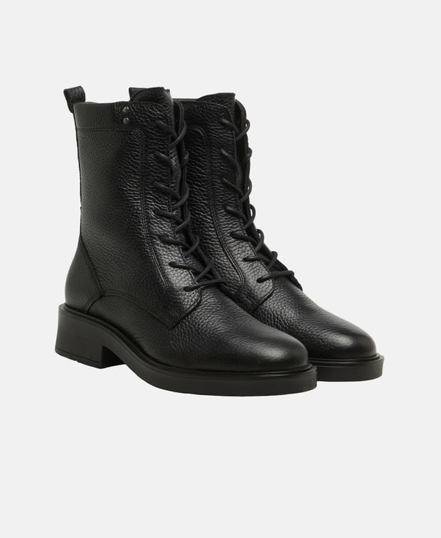 Schnürstiefeletten