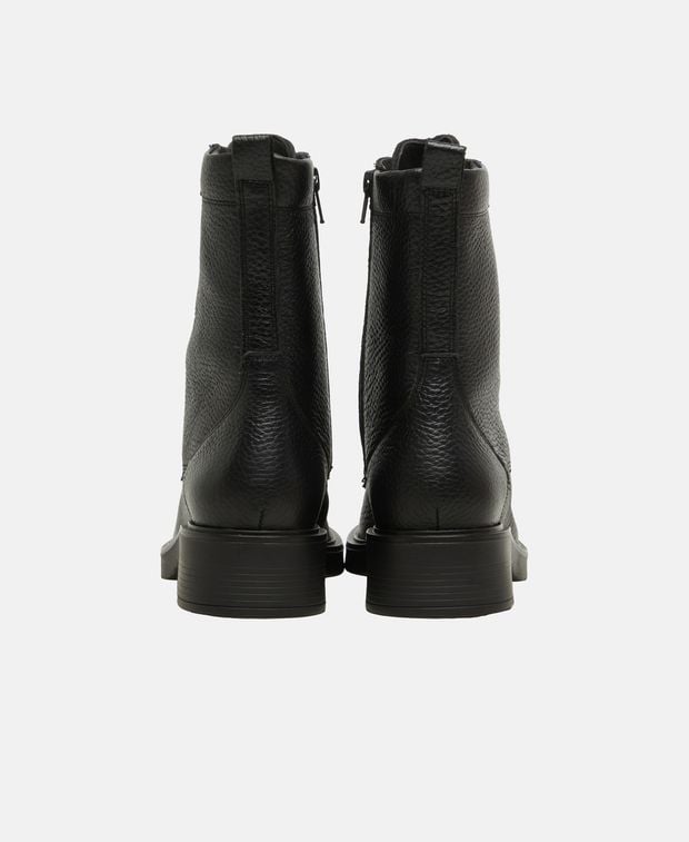 Schnürstiefeletten
