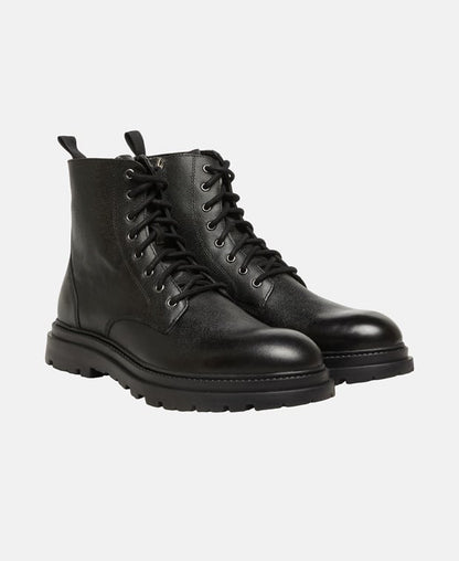 Schnürstiefeletten